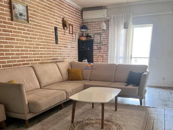Tirane, jepet me qera apartament 2+1+Ballkon Kati 8, 100 m² 650 € (RRUGA TISH DAIJA,KOMUNA E PARISIT)