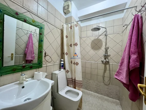 Tirane, jepet me qera apartament 2+1+Ballkon Kati 10, 147 m² 800 € (RRUGA BARRIKADA (PRANE GJIMNAZIT "SAMI FRASHERI"))