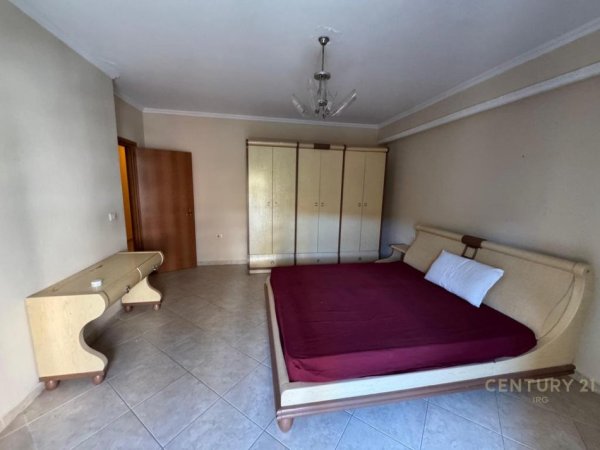 Tirane, jepet me qera zyre Kati 3, 153 m² 1.400 € (Kompleksi Halili)