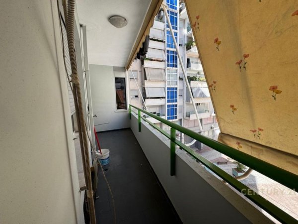 Tirane, jepet me qera zyre Kati 3, 153 m² 1.400 € (Kompleksi Halili)
