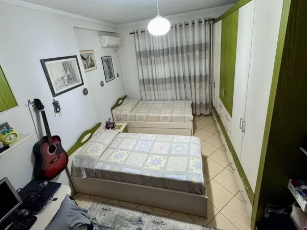 Tirane, jepet me qera apartament 2+1 Kati 3, 100 m² 550 € (Astir)
