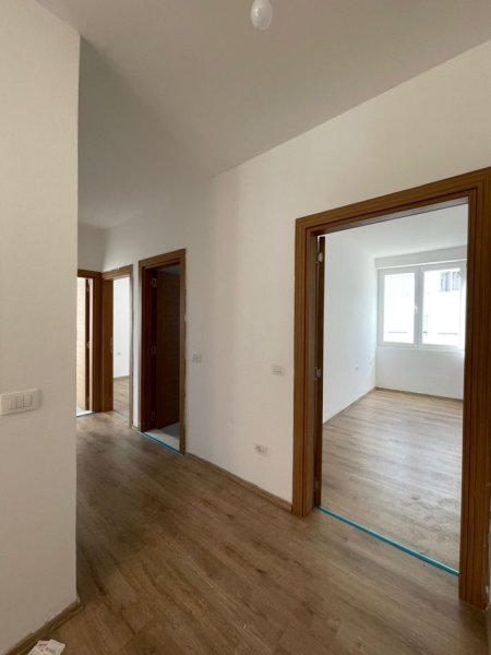 Tirane, jepet me qera apartament 2+1+Aneks+Ballkon Kati 2, 100 m² 300 € 