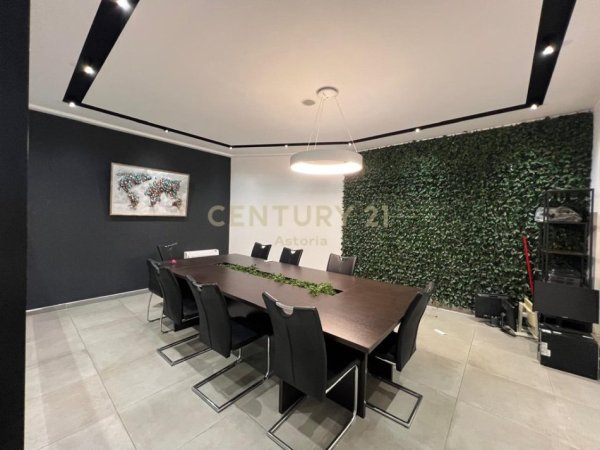 Tirane, jepet me qera zyre Kati 1, 288 m² 2.300 € (ish Fusha e Aviacionit)