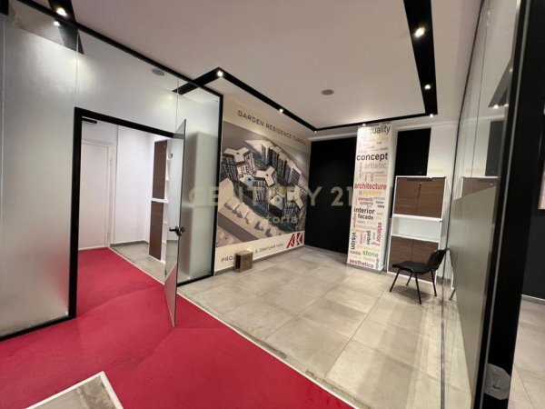 Tirane, jepet me qera zyre Kati 1, 288 m² 2.300 € (ish Fusha e Aviacionit)