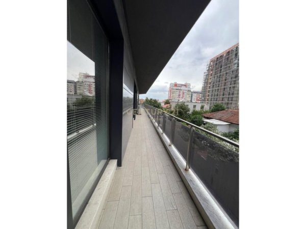 Tirane, jepet me qera zyre Kati 1, 288 m² 2.300 € (ish Fusha e Aviacionit)