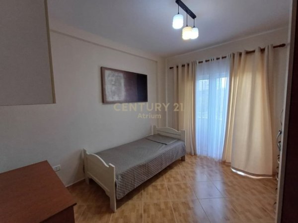 Tirane, jepet me qera apartament 2+1 Kati 4, 76 m² 600 € (PRANE MATERNITETIT TE RI)