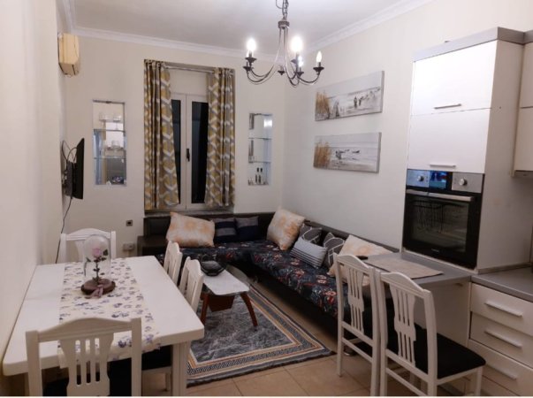 Tirane, jepet me qera apartament 2+1 Kati 5, 95 m² 690 € 