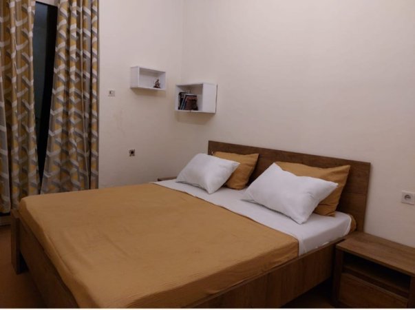 Tirane, jepet me qera apartament 2+1 Kati 5, 95 m² 690 € 