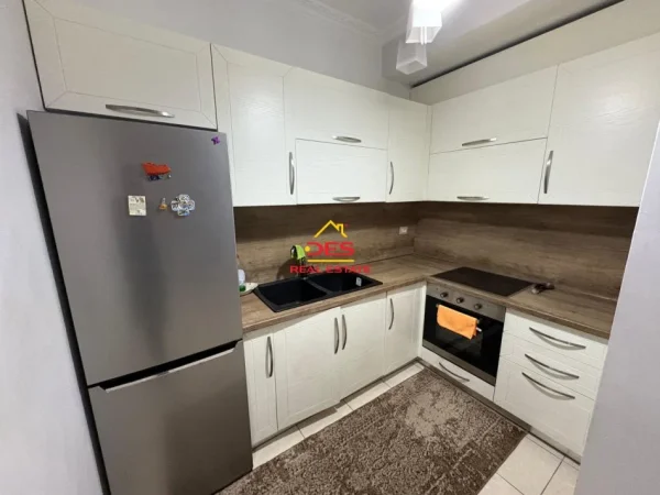 Vlore, shitet apartament 1+1+Ballkon Kati 3, 74 m² 119.000 € (Rruga Çajupi)
