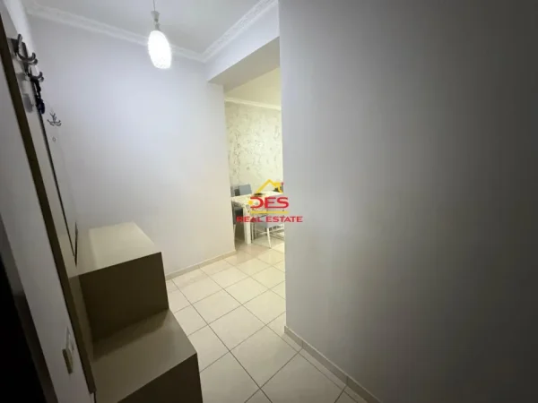 Vlore, shitet apartament 1+1+Ballkon Kati 3, 74 m² 119.000 € (Rruga Çajupi)
