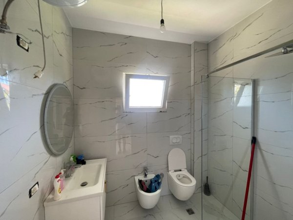 jap me qera shtepi private 5+3 -1 Katshe , 500 m²ne Valias  500 € per banim ose biznes