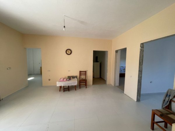 jap me qera shtepi private 5+3 -1 Katshe , 500 m²ne Valias  500 € per banim ose biznes
