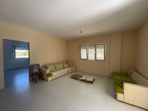 jap me qera shtepi private 5+3 -1 Katshe , 500 m²ne Valias  500 € per banim ose biznes