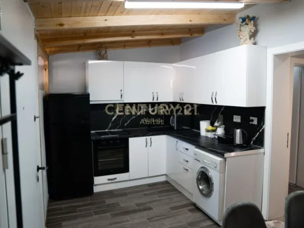 Tirane, jepet me qera apartament 2+1 , 53 m² 600 € 