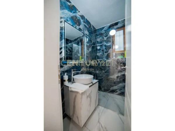 Tirane, jepet me qera apartament 2+1 , 53 m² 600 € 