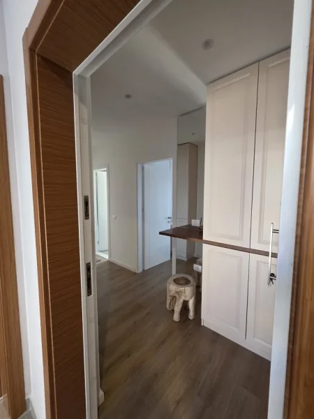 Tirane, jepet me qera apartament 1+1+Ballkon Kati 6, 64 m² 750 € (Kodra e Priftit, Kinostudio)