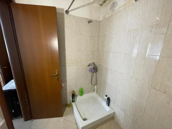 Tirane, jepet me qera apartament Kati 2, 100 m² 600 € (Ali Dem, Prane Sophie)