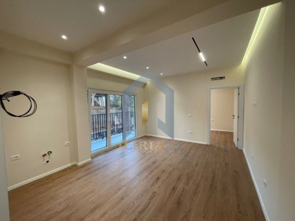 Tirane, shes apartament 1+1+Ballkon Kati 2, 56 m² 91.443 € (Ali Dem Rruga Tomi Kristo)