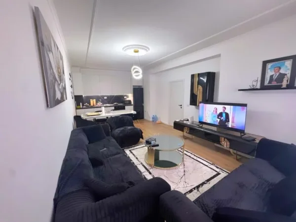 Tirane, shitet apartament 2+1 , 90 m² 155.000 € (Prane Universitetit Europian)