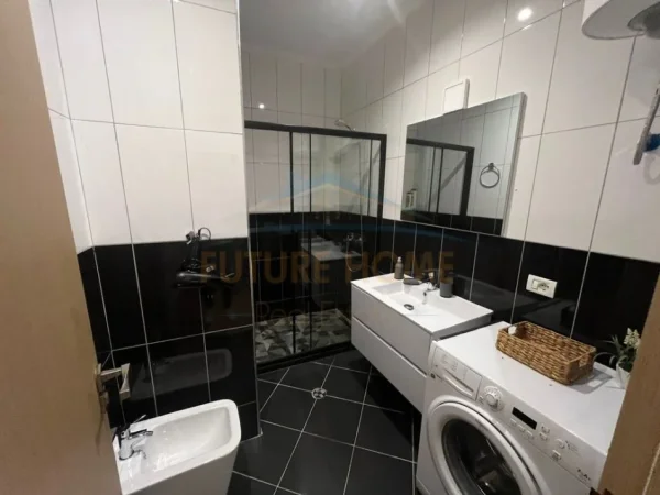 Tirane, jepet me qera apartament 1+1 Kati 4, 65 m² 650 € (Rruga Panorama , Prane SPAK)