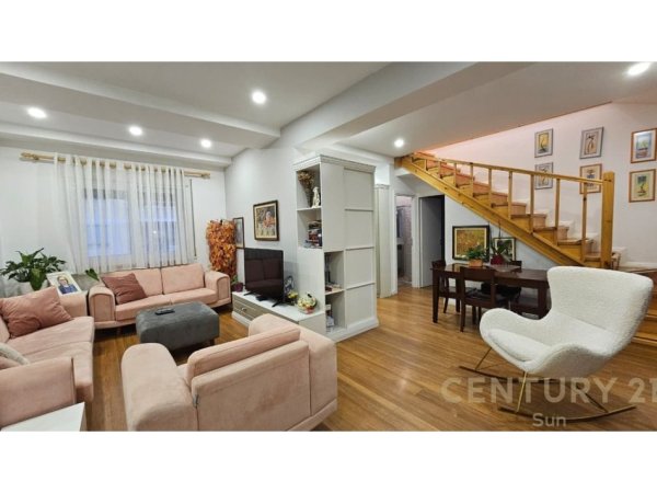 Tirane, jepet me qera apartament 2+1 Kati 4, 100 m² 900 € (Liqeni Thate)