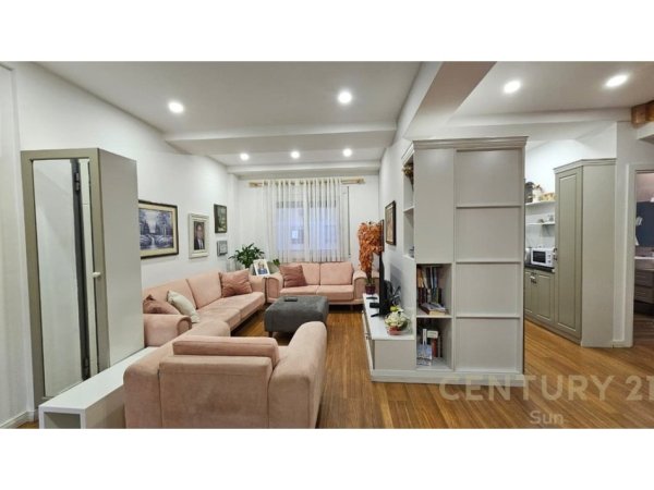 Tirane, jepet me qera apartament 2+1 Kati 4, 100 m² 900 € (Liqeni Thate)