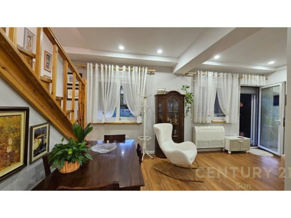 Tirane, jepet me qera apartament 2+1 Kati 4, 100 m² 900 € (Liqeni Thate)