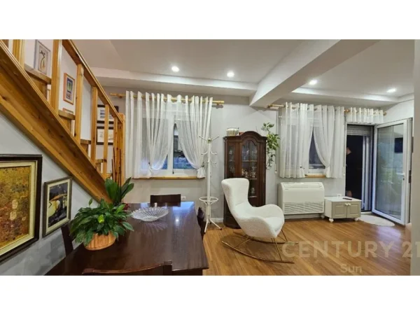 Tirane, jepet me qera apartament 2+1 Kati 4, 100 m² 900 € (Liqeni Thate)
