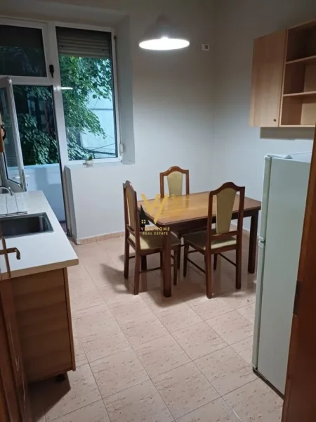 Tirane, jepet me qera apartament 2+1+Ballkon Kati 2, 84 m² 650 € (RRUGA SULEJMAN DELVINA)