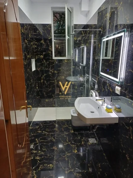 Tirane, jepet me qera apartament 2+1+Ballkon Kati 2, 84 m² 650 € (RRUGA SULEJMAN DELVINA)