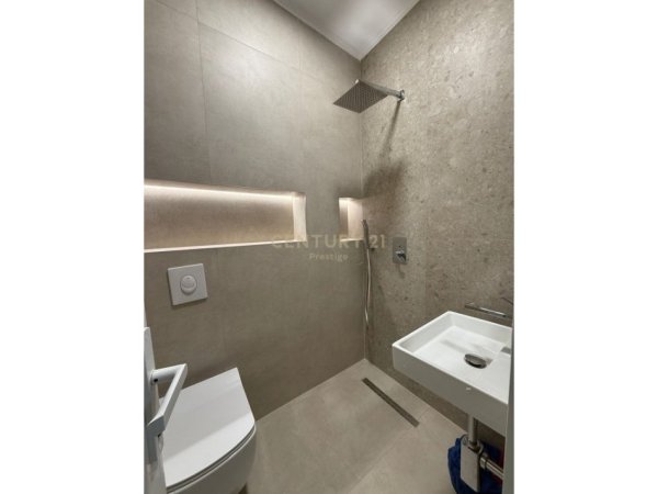 Tirane, jepet me qera apartament 2+1 Kati 2, 100 m² 1.100 € (Ambasada Amerikane)
