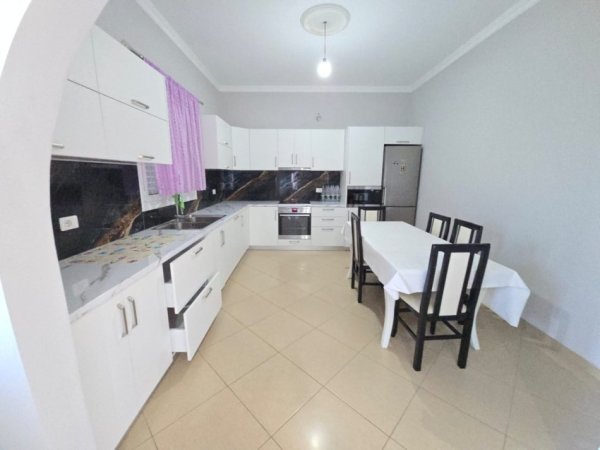 Durres, jepet me qera apartament 2+1+Aneks+Ballkon Kati 2, 120 m² 400 € 