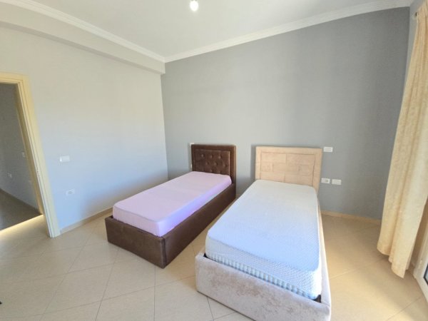 Durres, jepet me qera apartament 2+1+Aneks+Ballkon Kati 2, 120 m² 400 € 