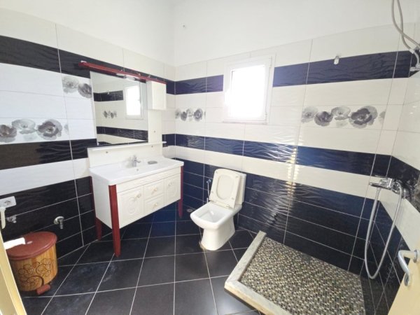 Durres, jepet me qera apartament 2+1+Aneks+Ballkon Kati 2, 120 m² 400 € 