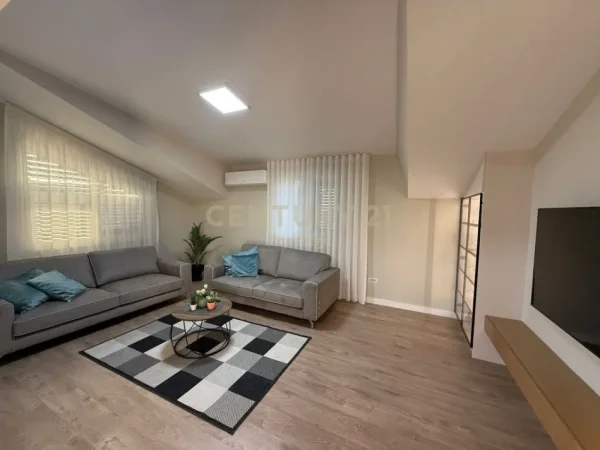Tirane, jepet me qera apartament 2+1 Kati 3, 120 m² 1.100 € 