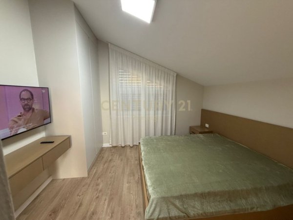 Tirane, jepet me qera apartament 2+1 Kati 3, 120 m² 1.100 € 