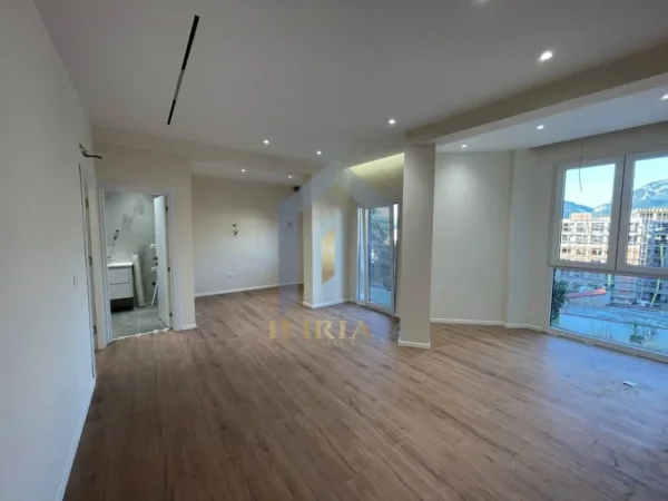 Tirane, shitet apartament 1+1+Ballkon Kati 3, 76 m² 124.750 € (Ali Dem)