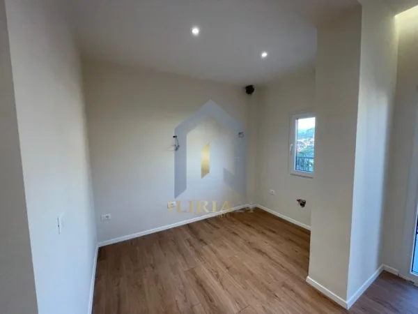 Tirane, shitet apartament 1+1+Ballkon Kati 3, 76 m² 124.750 € (Ali Dem)