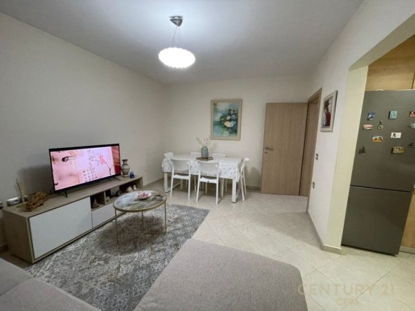 Tirane, shes apartament 1+1 Kati 4, 54 m² 84.000 € (Oxhaku)