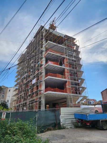 Tirane, ankand dyqan Kati 0, 48 m² 