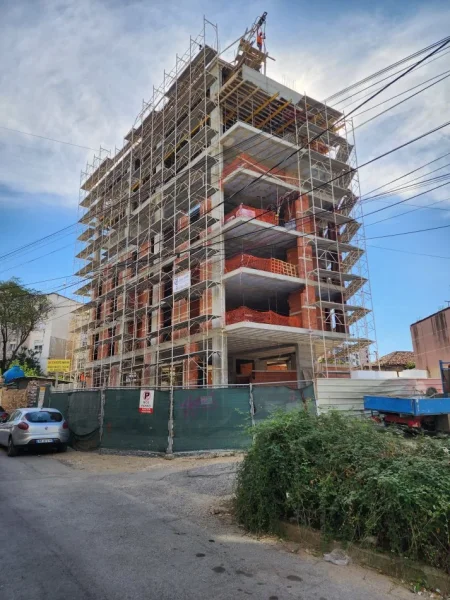 Tirane, ankand dyqan Kati 0, 48 m² 