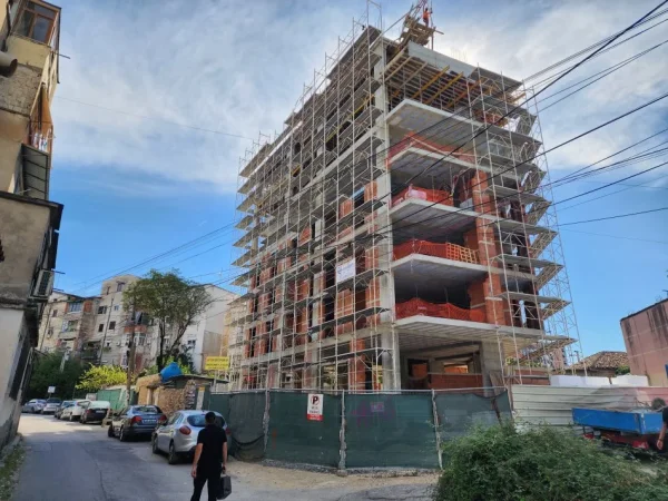 Tirane, ankand dyqan Kati 0, 48 m² 