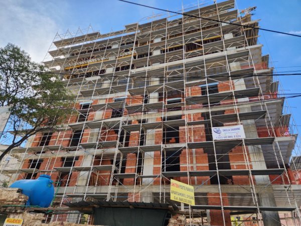 Tirane, ankand dyqan Kati 0, 48 m² 