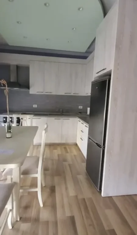 Tirane, jepet me qera apartament 1+1+Ballkon Kati 6, 70 m² 700 € (Pazarri Ri)