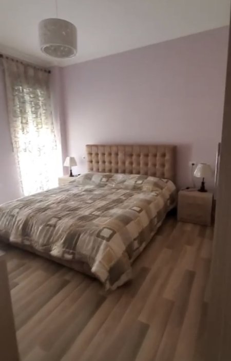 Tirane, jepet me qera apartament 1+1+Ballkon Kati 6, 70 m² 700 € (Pazarri Ri)