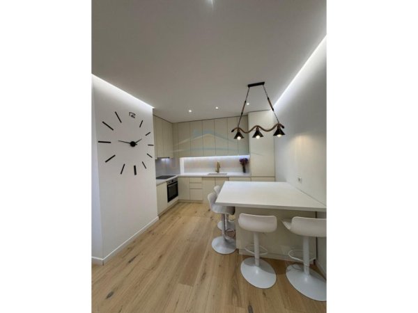 Tirane, jepet me qera apartament 2+1+Aneks+Ballkon Kati 5, 76 m² 650 € (teodor keko)