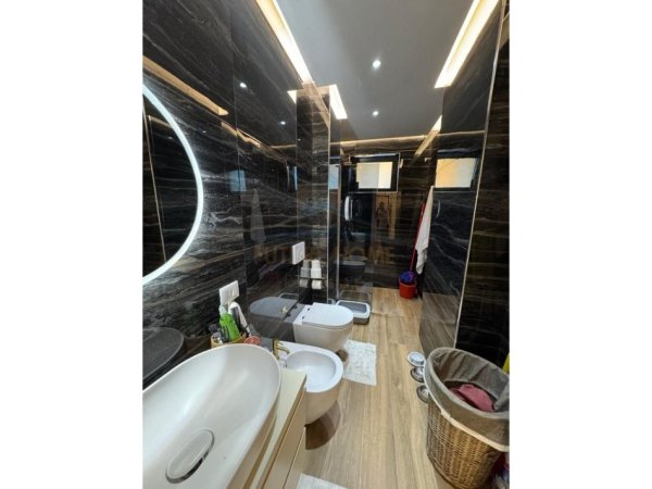 Tirane, jepet me qera apartament 2+1+Aneks+Ballkon Kati 5, 76 m² 650 € (teodor keko)