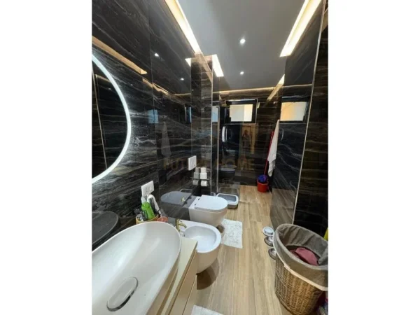 Tirane, jepet me qera apartament 2+1+Aneks+Ballkon Kati 5, 76 m² 650 € (teodor keko)