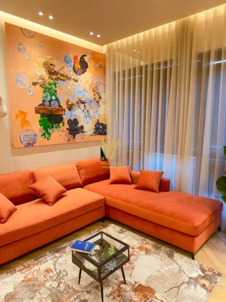 Tirane, jepet me qera apartament 1+1+Ballkon Kati 6, 70 m² 1.000 € (SQUARE 21)