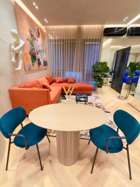 Tirane, jepet me qera apartament 1+1+Ballkon Kati 6, 70 m² 1.000 € (SQUARE 21)